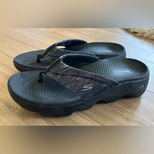 Skechers women’s massage fit blue platform sandals. Size 7 unworn